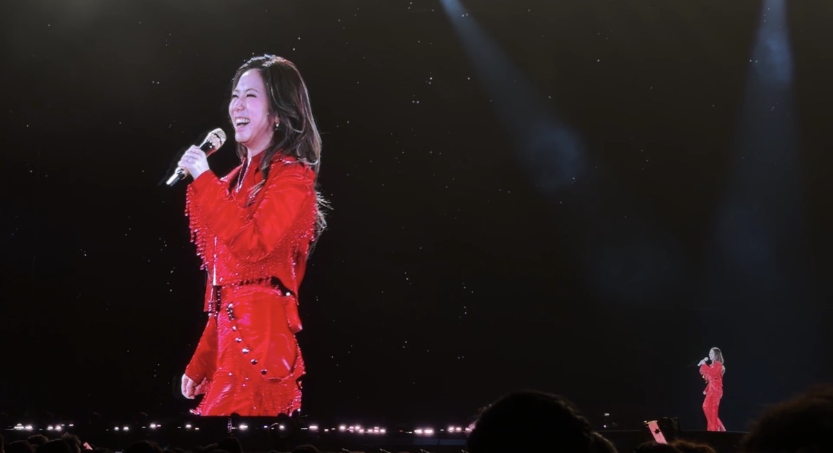 鄧紫棋開心用台語跟台灣的歌迷打招呼。（圖／讀者提供）