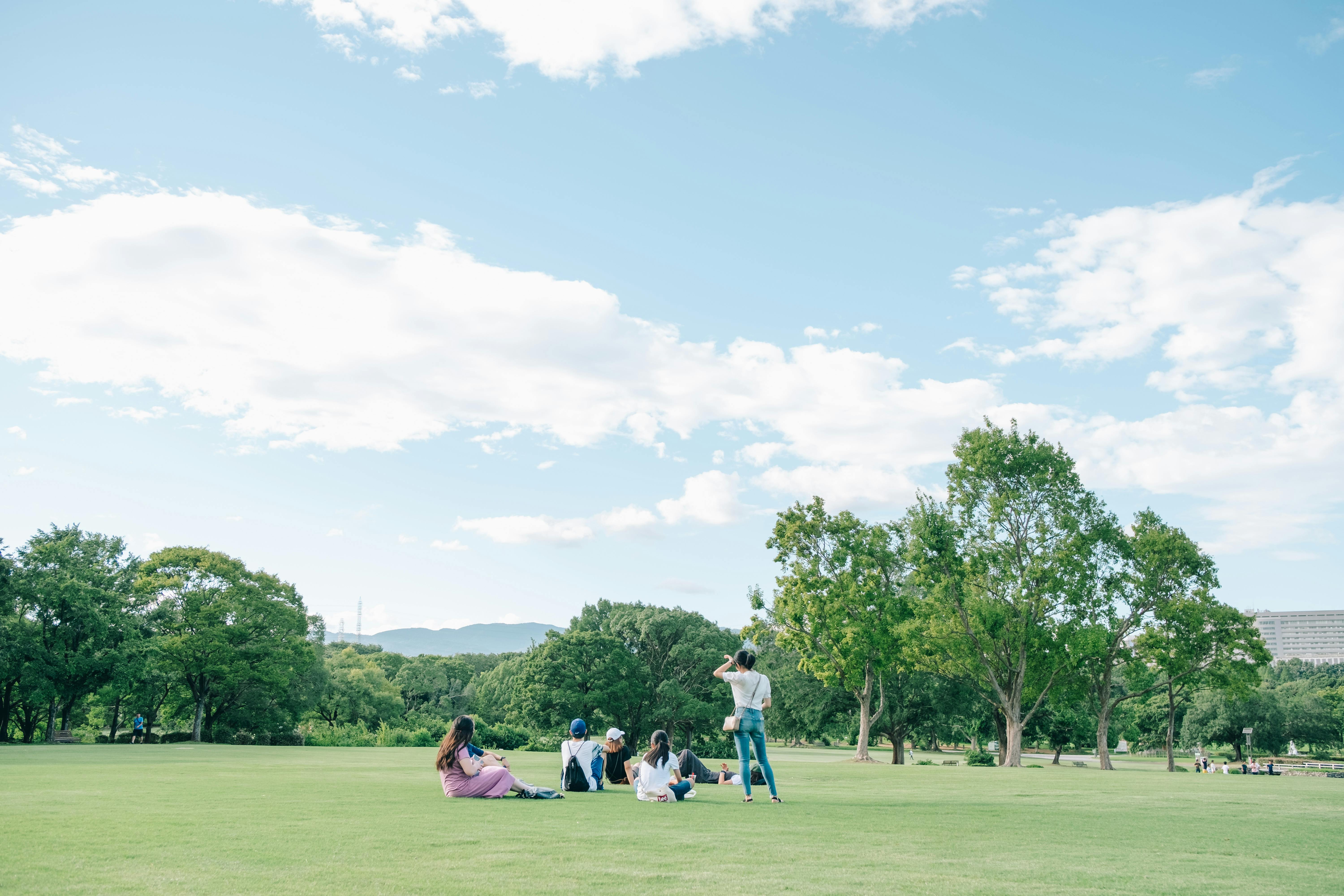 今天水氣減少,一直到下週二都是偏南到西南風環境,高溫可達35度以上。(示意圖/翻攝自pexels)
