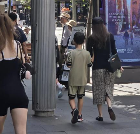 侯佩岑全家同遊澳洲。（圖／翻攝微博）