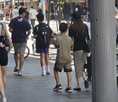 侯佩岑全家同遊澳洲。（圖／翻攝微博）