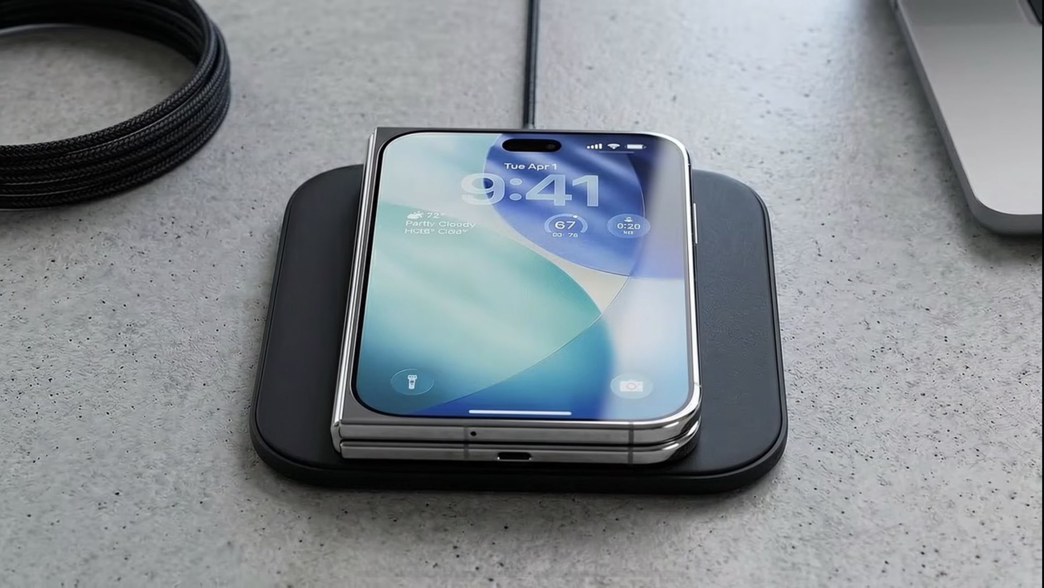 爆料大神 Majin 在 X 分享摺疊 iPhone 預測渲染圖。(圖/取自X @MajinBuofficia)