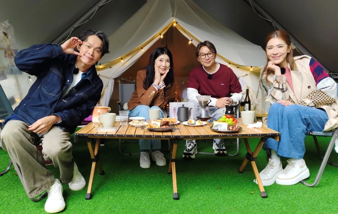 節目《坐吧!聊聊》,由小禎(胡盈禎)、黃嘉千與黃鐙輝聯手主持。(圖/徽摩立科技提供)