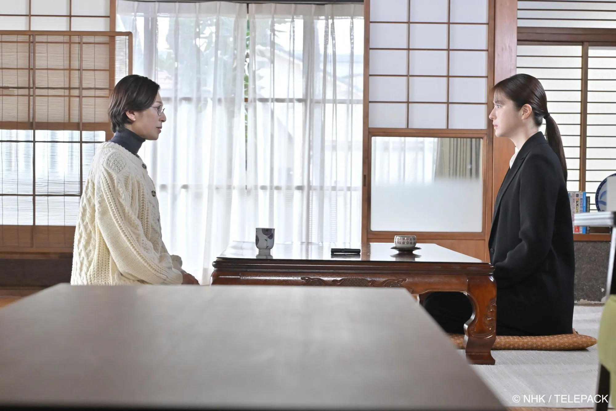 《對決》松本若菜（左）多次找上鈴木保奈美，企圖請對方說明真相。（圖／Hami Video提供）