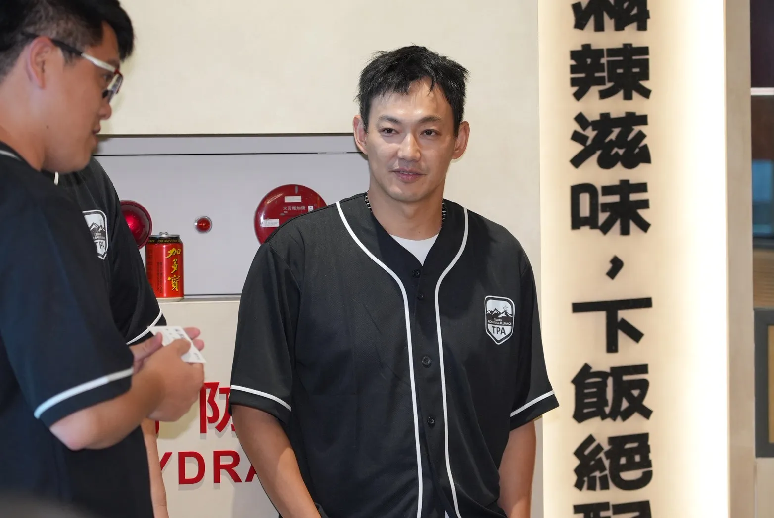 威廉因曾經的閃兵面臨《妨害兵役治罪條例》的刑事責任，活動中他也露臉現身。