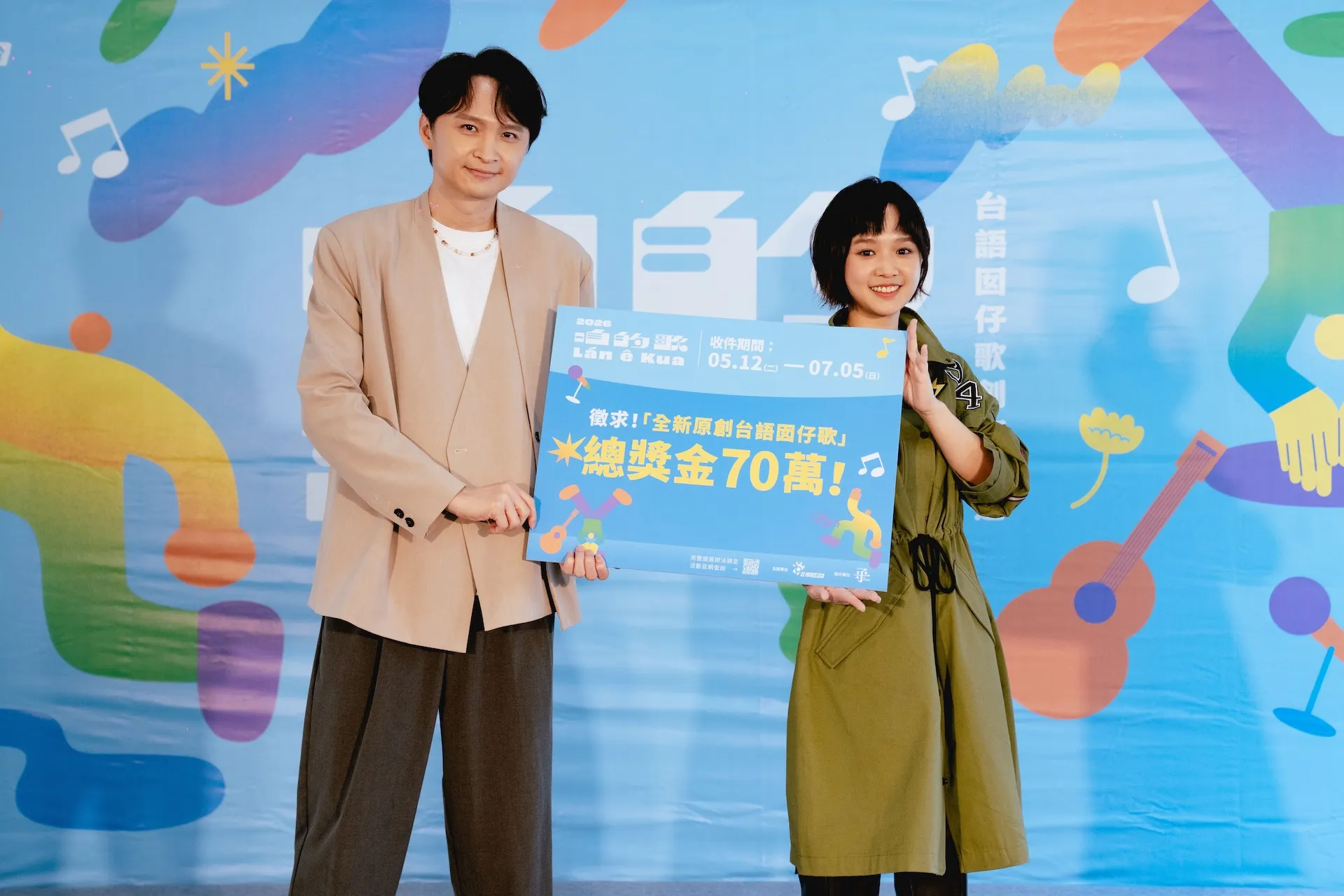 陳建瑋 （左）、嚴正嵐宣導台語歌。（圖／公視台語台提供）