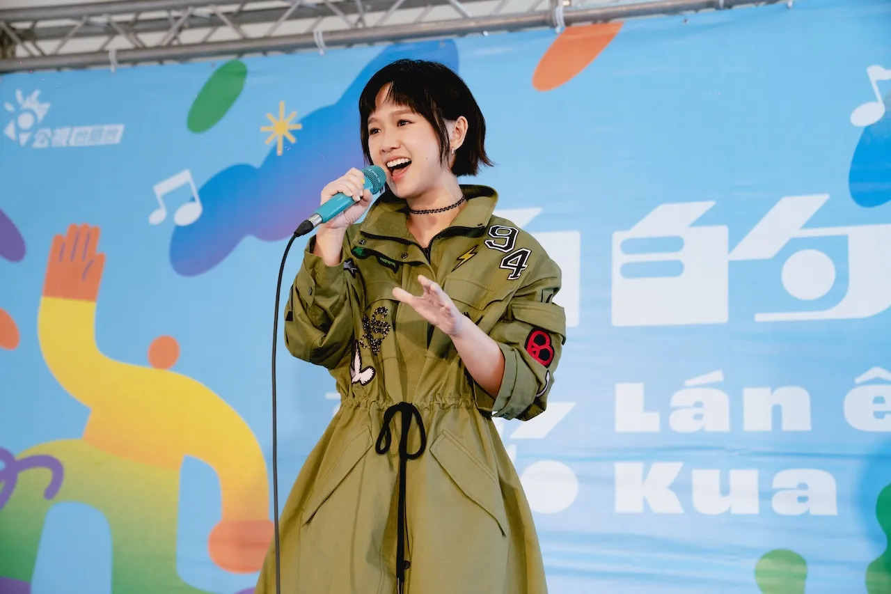嚴正嵐是一位外表像小孩的媽媽。（圖／公視台語台提供）