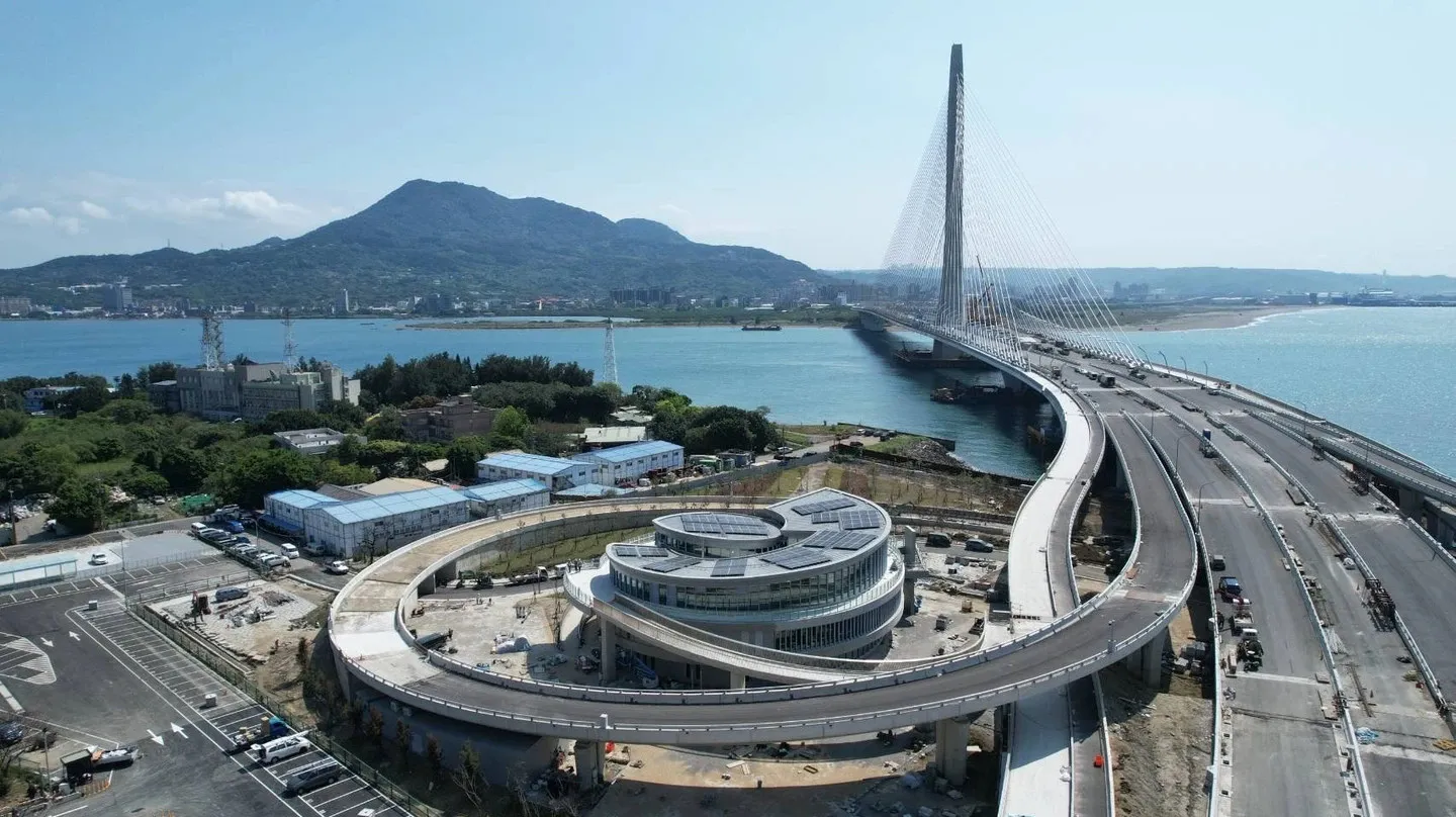 淡江大橋今天正式通車。（圖／公路局提供）