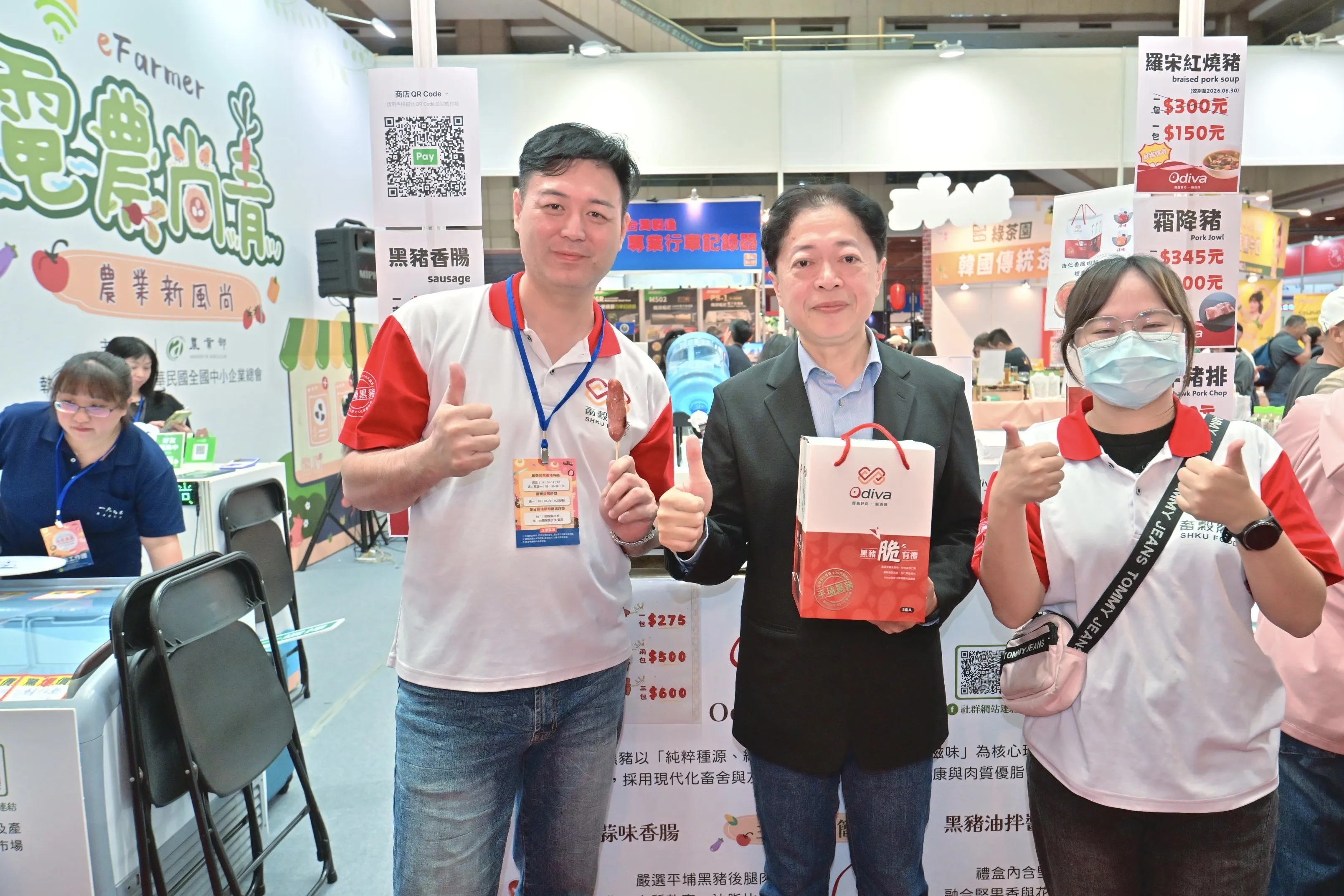 農業部在台北世貿中心舉辦的「台北食品暨特色美食國際博覽會」設置「電農尚青」成果市集。（圖／農業部提供）