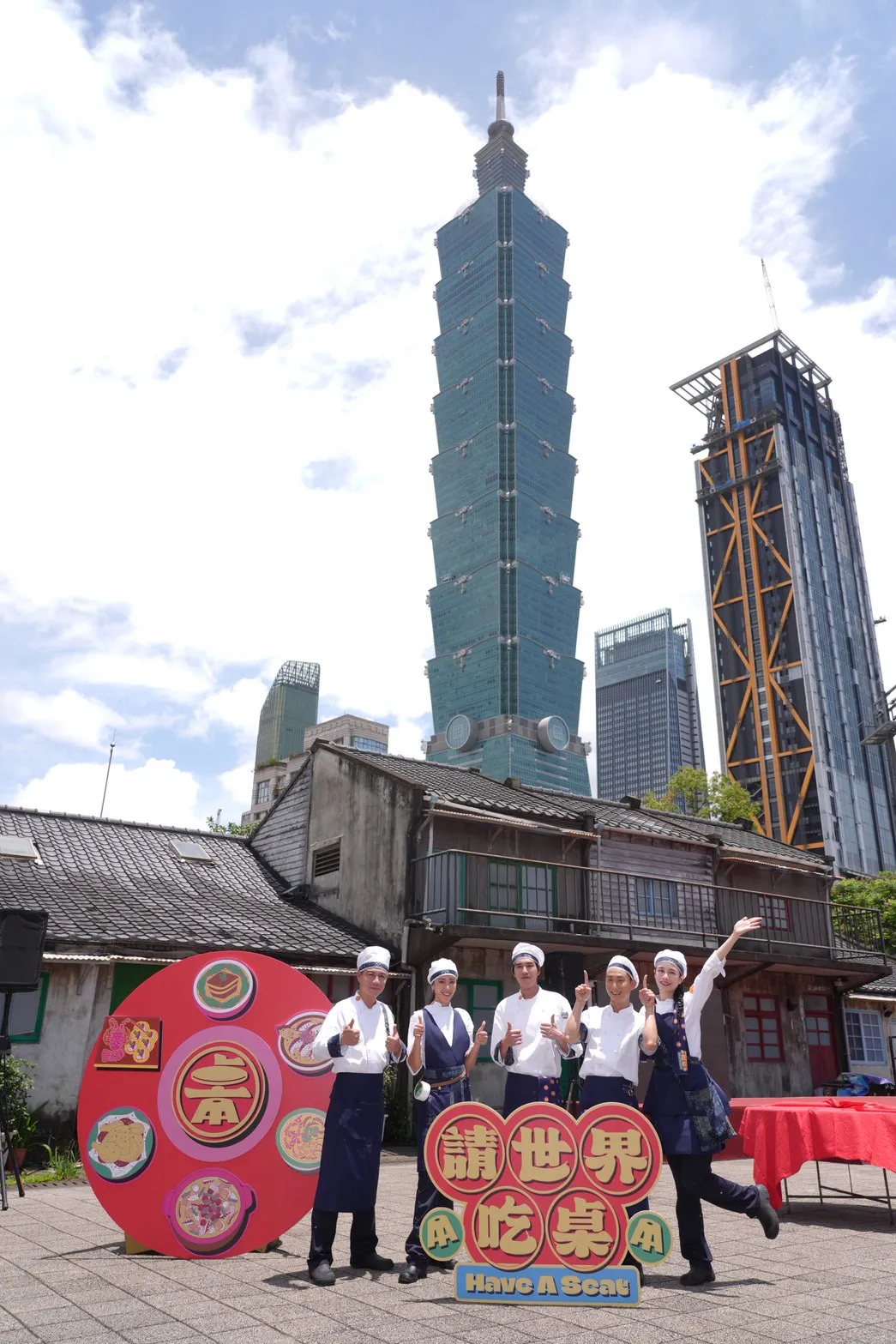 「辦桌台灣隊」回到家鄉台北101辦桌。(圖/記者陳明中攝)