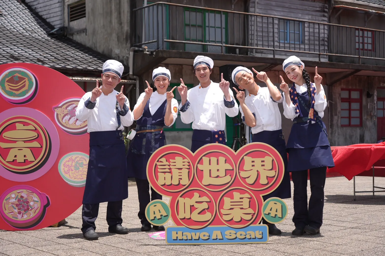 陳隨意(左起)、隋棠、藍正龍、浩子、千千一早就起床備料。(圖/記者陳明中攝)
