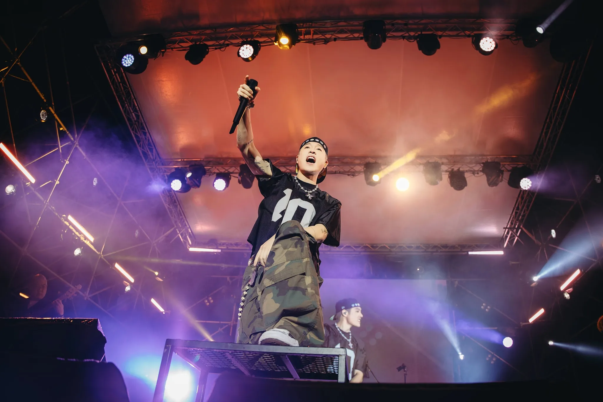 周湯豪出道16年首次問鼎金曲歌王。（圖／三立提供）