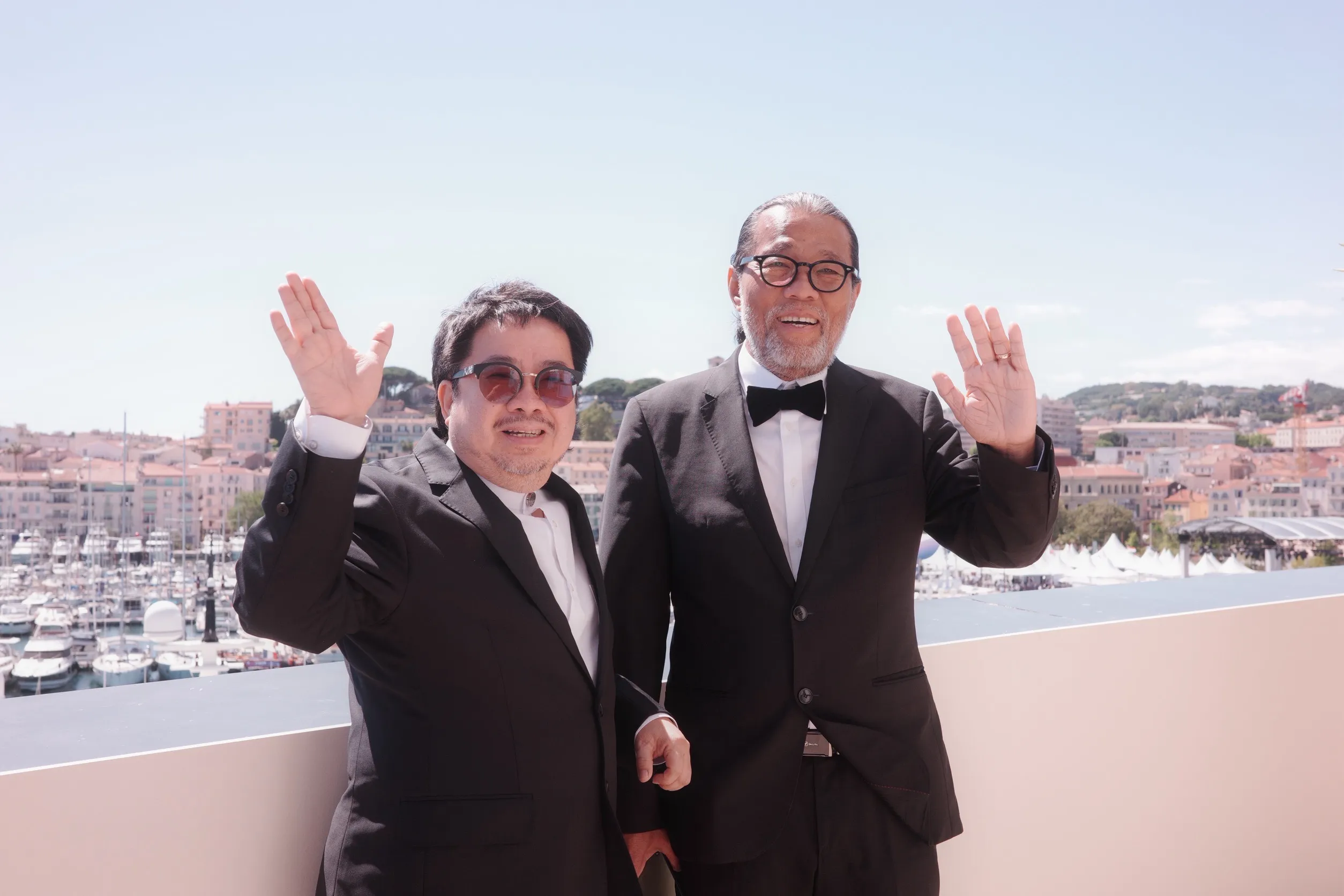 第79屆坎城影展「坎城經典」（Cannes Classics）單元入選《魯冰花》（1989）數位修復版，影視聽中心董事長褚明仁（左）與攝影指導李屏賓（右）皆於坎城現場共襄盛舉。（圖／文策院提供）