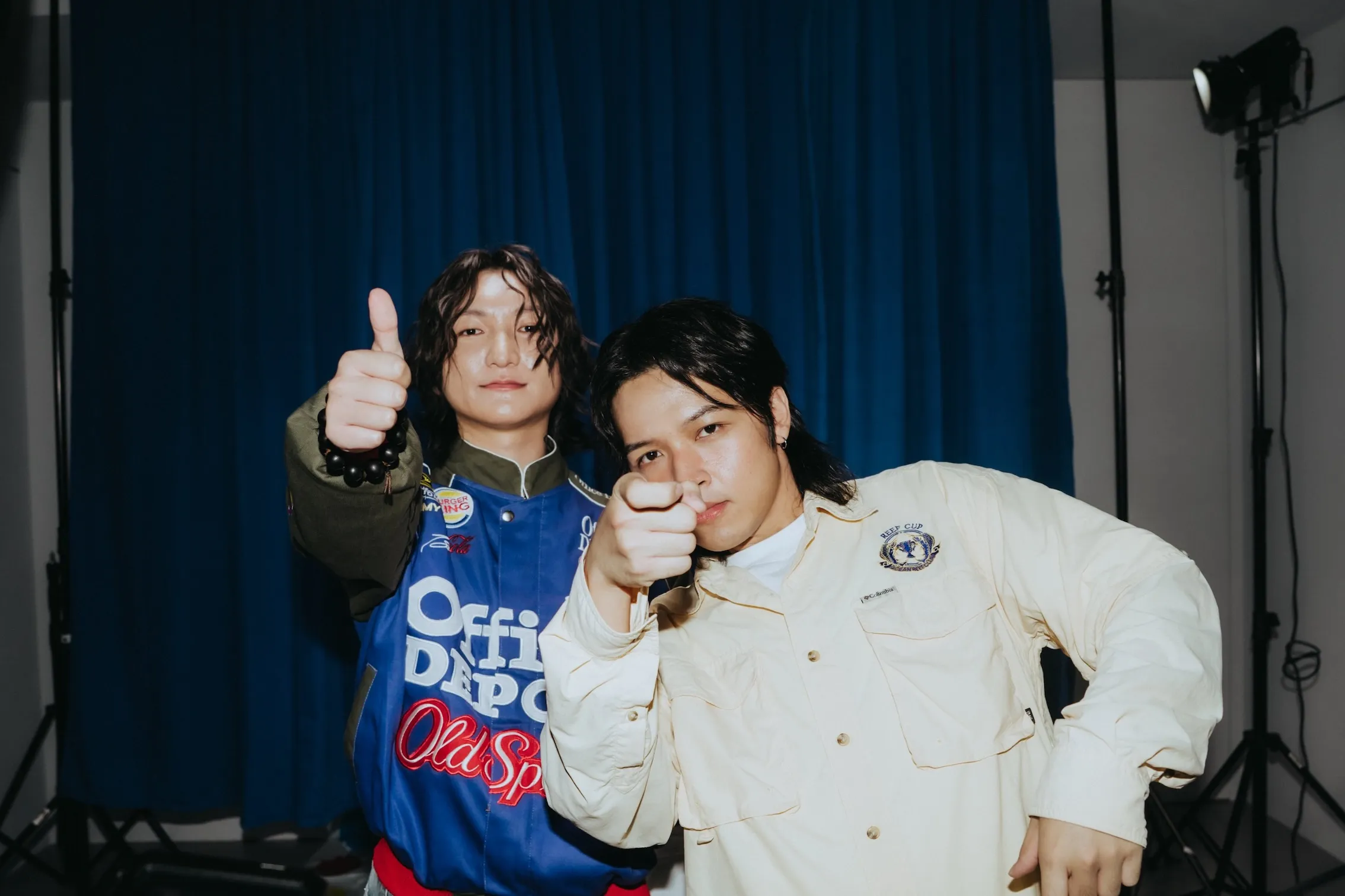 旋律饒舌歌手艾蜜莉AMILI（右）日前推出全新專輯《悲劇演員》，邀來多位音樂圈好友跨刀合作，左為wannasleep 。（圖／繹琛有限公司提供）