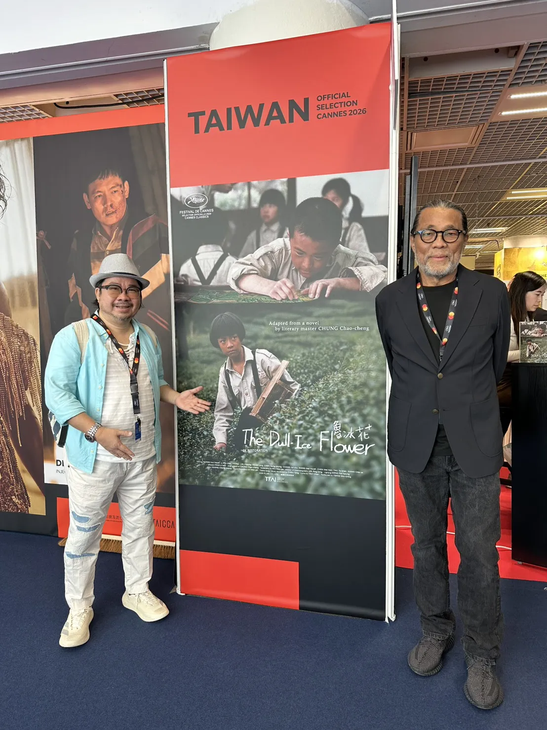 影視聽中心董事長褚明仁（左）與國際攝影大師李屏賓（右）帶《魯冰花》（1989）數位修復版前往坎城影展放映。（圖／國家影視聽中心提供）