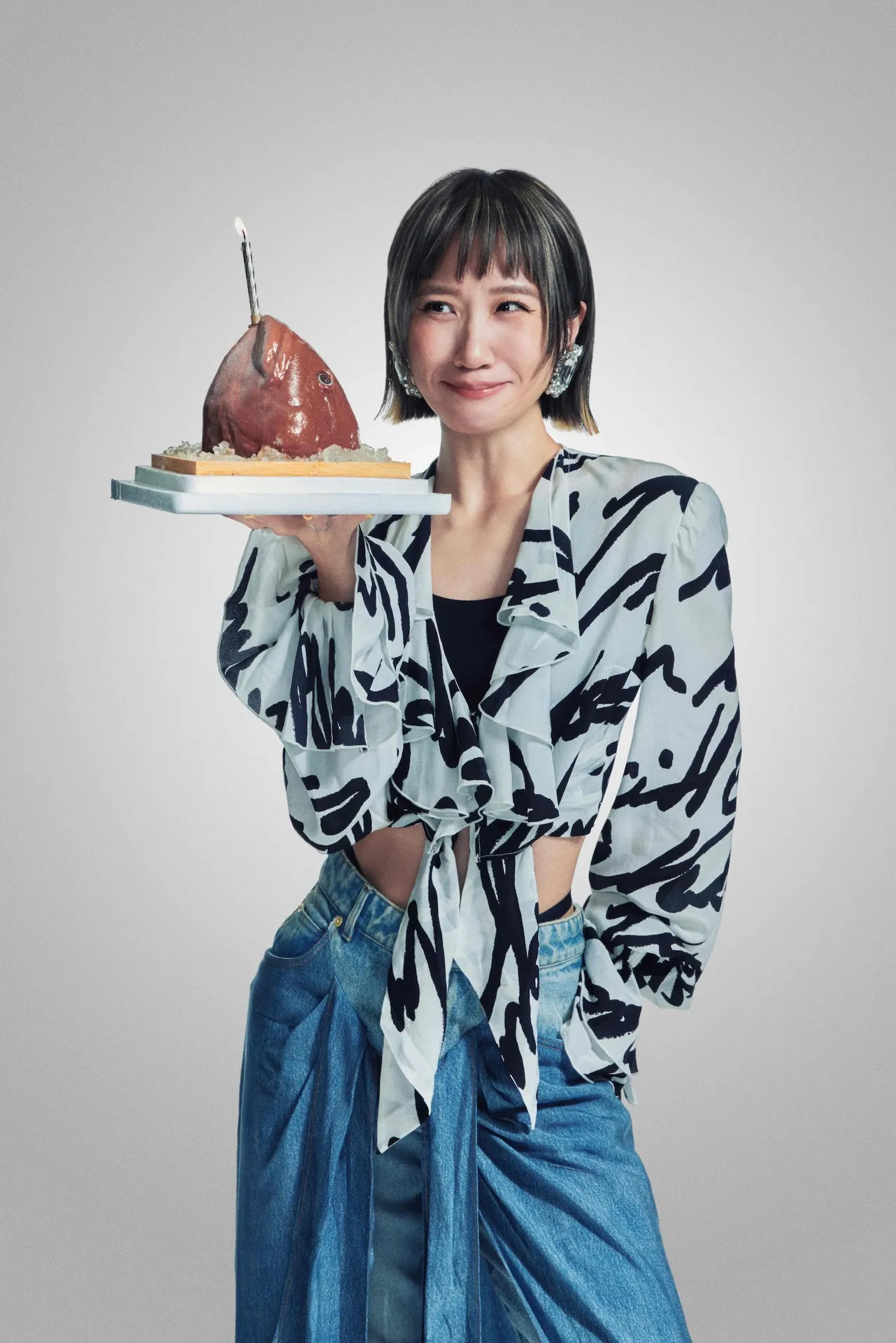 Lulu接下新版《完全娛樂》主持棒。（圖／三立提供）