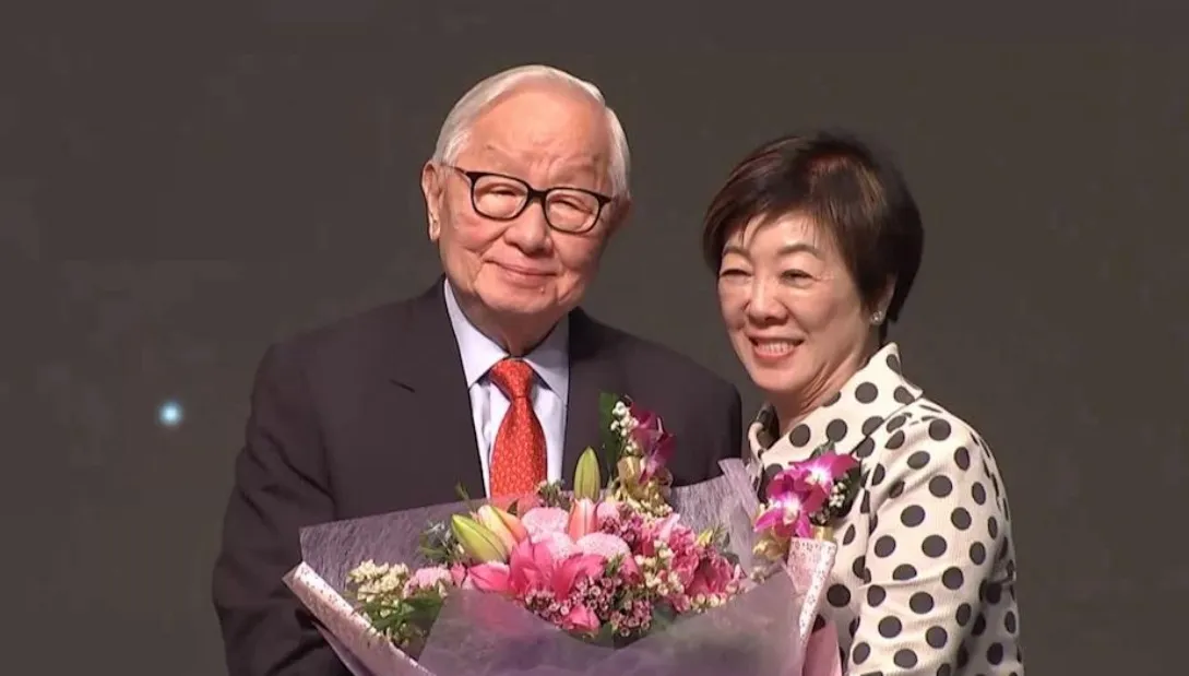 台積電慈善基金會董事長張淑芬（右）被詢問是否會與黃仁勳見面，她也做出回應。（圖／資料照）