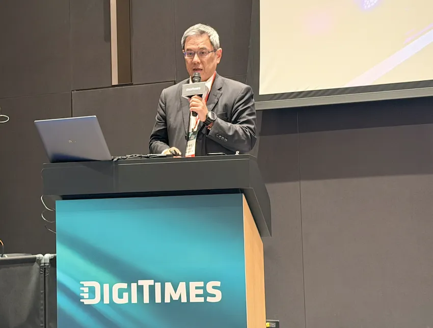 緯來電視網董事長李鐘培呼籲年輕學子，未來投身六大領域在 AI 世代更具競爭力。
