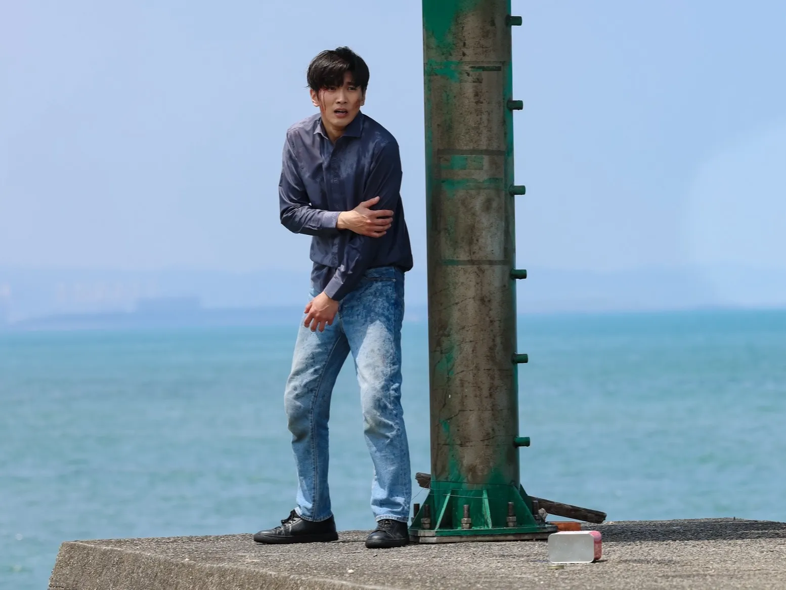 吳政澔劇中被逼著跳海。（圖／民視提供）
