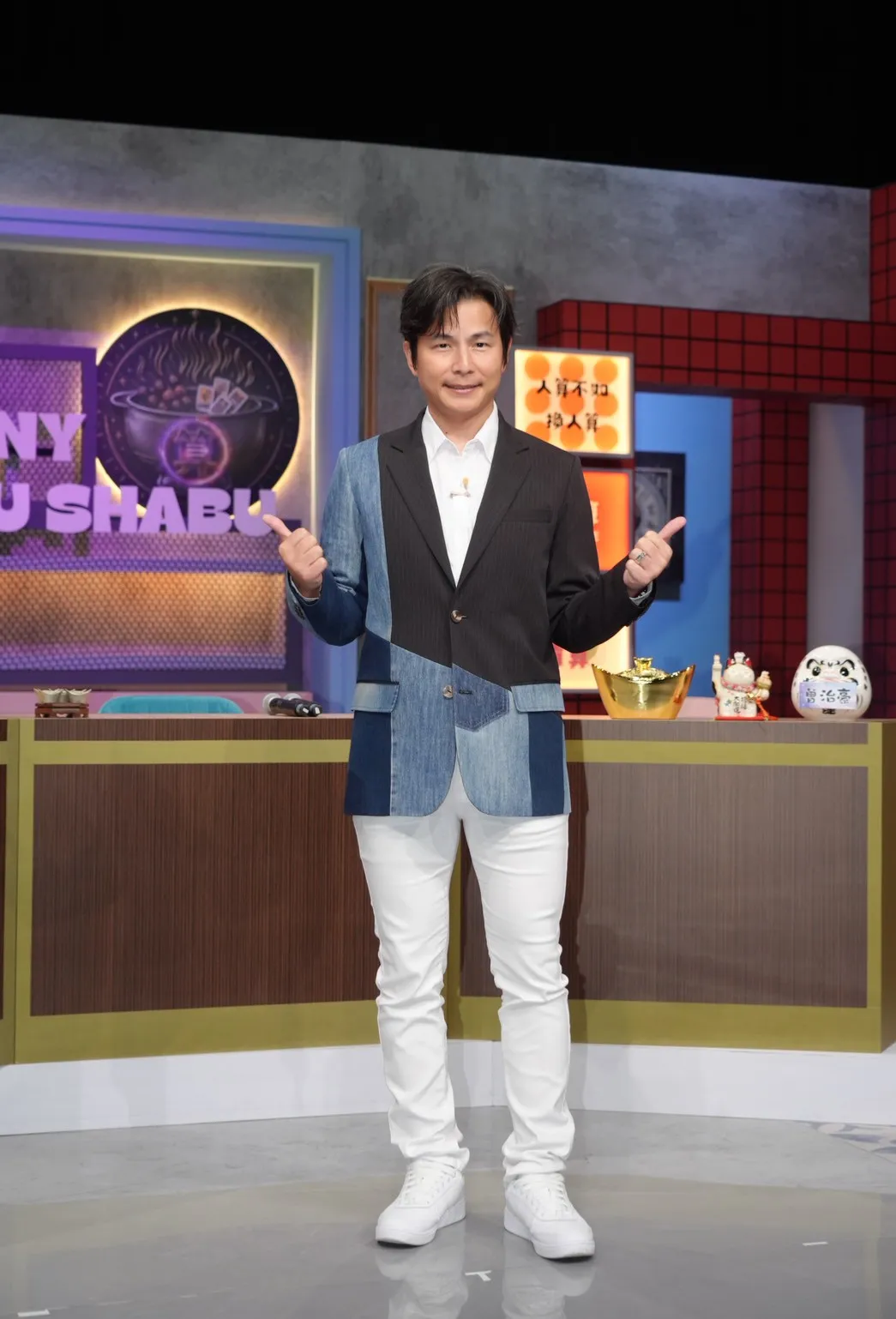 孫協志獨自主持新節目。(圖/記者陳明中攝)