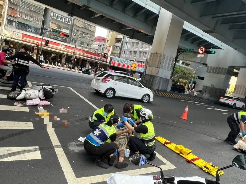 新北中和昨天下午發生一起毒駕死亡車禍。(圖/翻攝畫面)