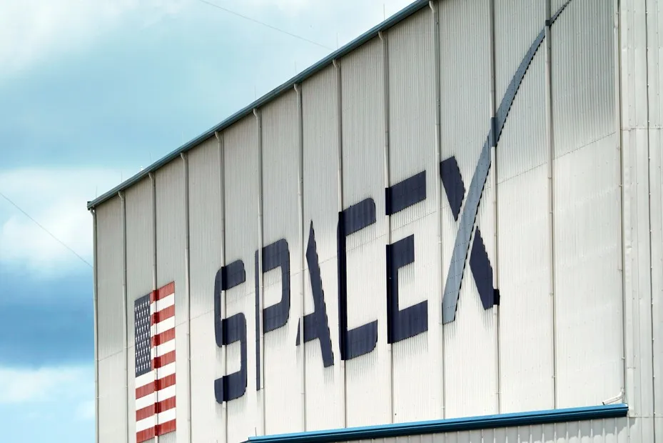 馬斯克旗下SpaceX正迎來IPO之際，在公司提交的文件中指出，在IPO後，將不採用美國市場常見的180天統一鎖定期（圖／達志影像）