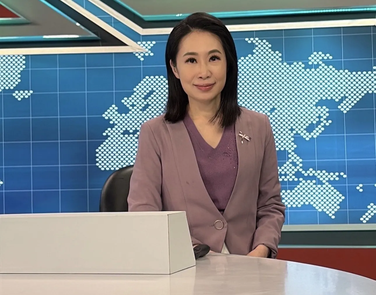 擁有超過25年播報資歷的主播高文音，上週五播完《年代午報》後，正式為主播生涯畫下句點。（圖／年代提供）