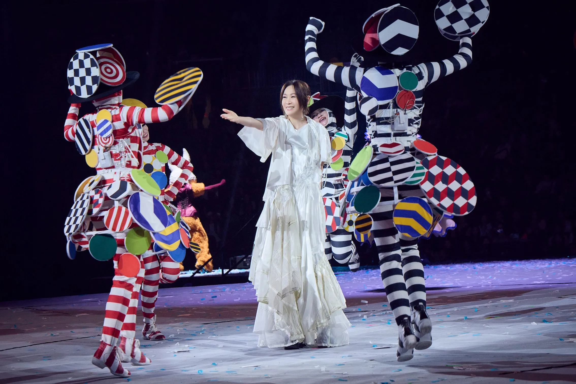 劉若英日前帶著巡迴演唱會前赴美國三城開唱,將四面舞台與大型道具搬上美國舞台,並預告9月將返場高雄巨蛋。(圖/相信音樂提供)