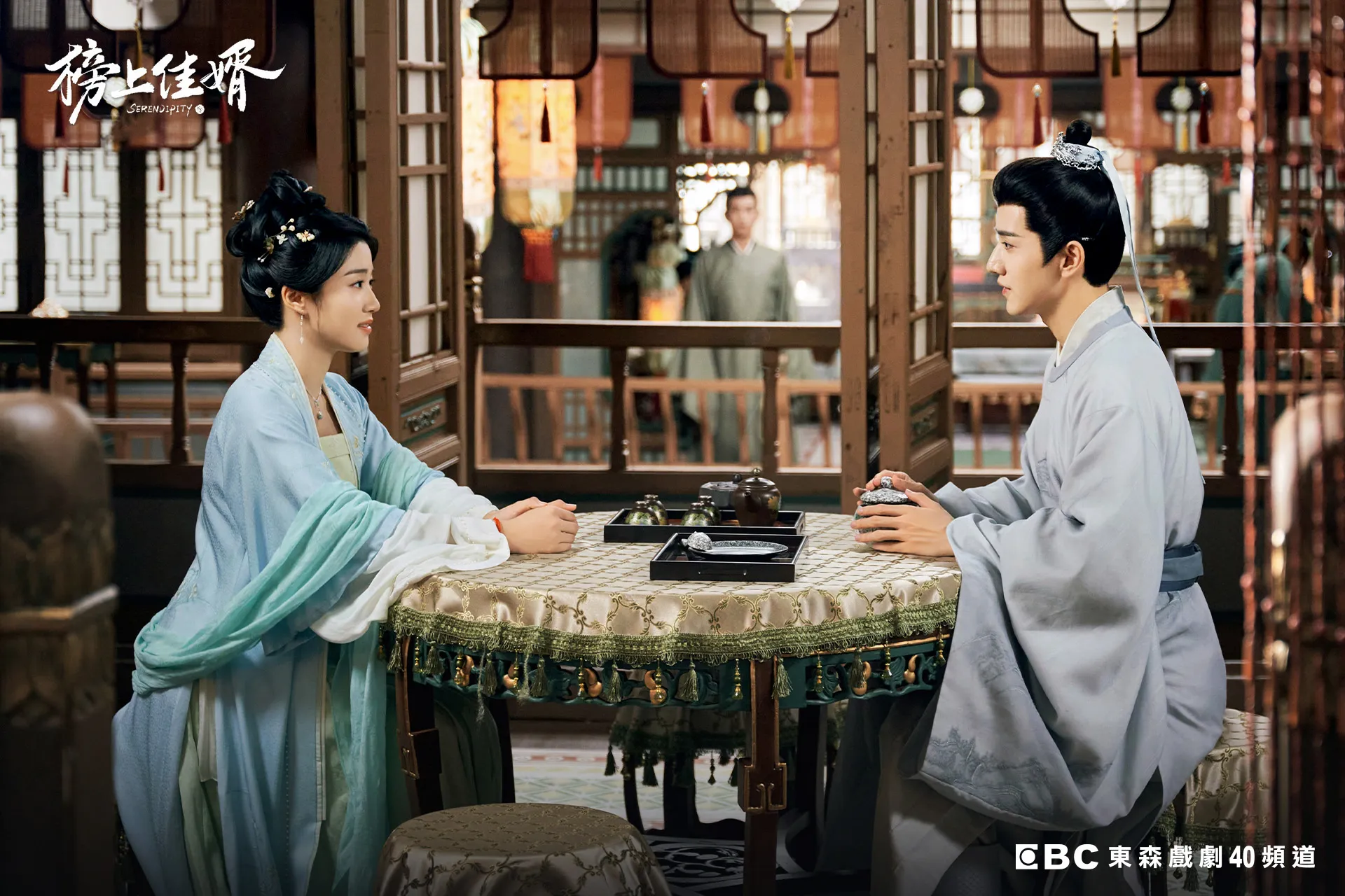 《榜上佳婿》王弘毅（右）對盧昱曉一見傾心，對她更是百般呵護、有求必應。（圖／東森提供）