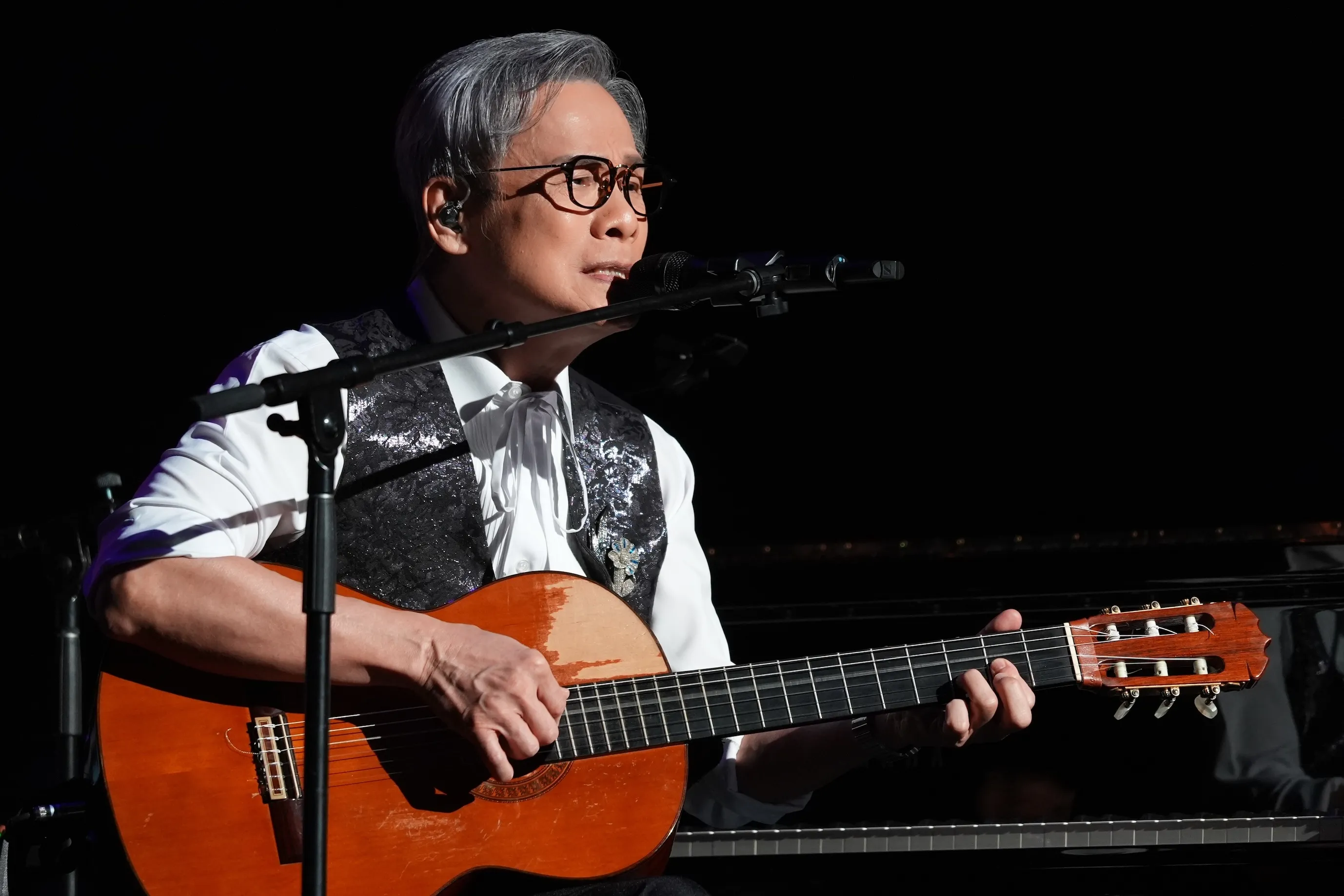 音樂人羅大佑宣布將於8月首度插旗北流開唱，攜手春龍交響樂團打造全新旗艦版視聽饗宴。（圖／媒體棧 、大右音樂、 超級圓頂提供）