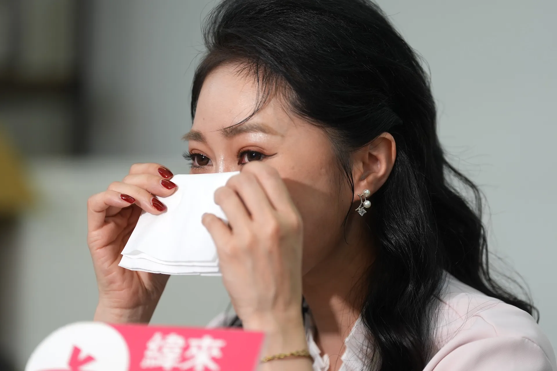 黃露瑤夢到好友忍不住落淚。(圖/記者陳明中攝)