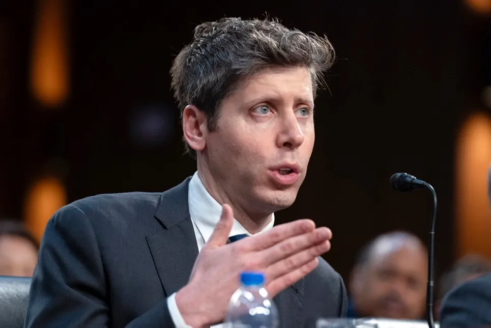 OpenAI 執行長Sam Altman 26日於澳洲聯邦銀行（CBA）在悉尼舉辦的論壇上明確指出，AI 帶來了重大變革，但不太可能引發外界擔憂的全球「就業末日」 （圖／達志影像）