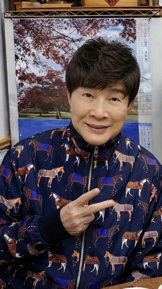 謝雷宣布10月將在高雄舉辦個人演唱會,並允諾只要身體允許就會一直唱下去。(圖/欣代唱片提供)