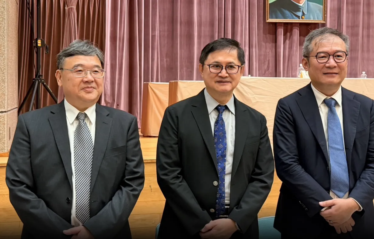 童子賢(中)於和碩股東會時發表對台股的看法,認為台股仍有基本面支撐,不能只看指數創新高。(圖/讀者提供)