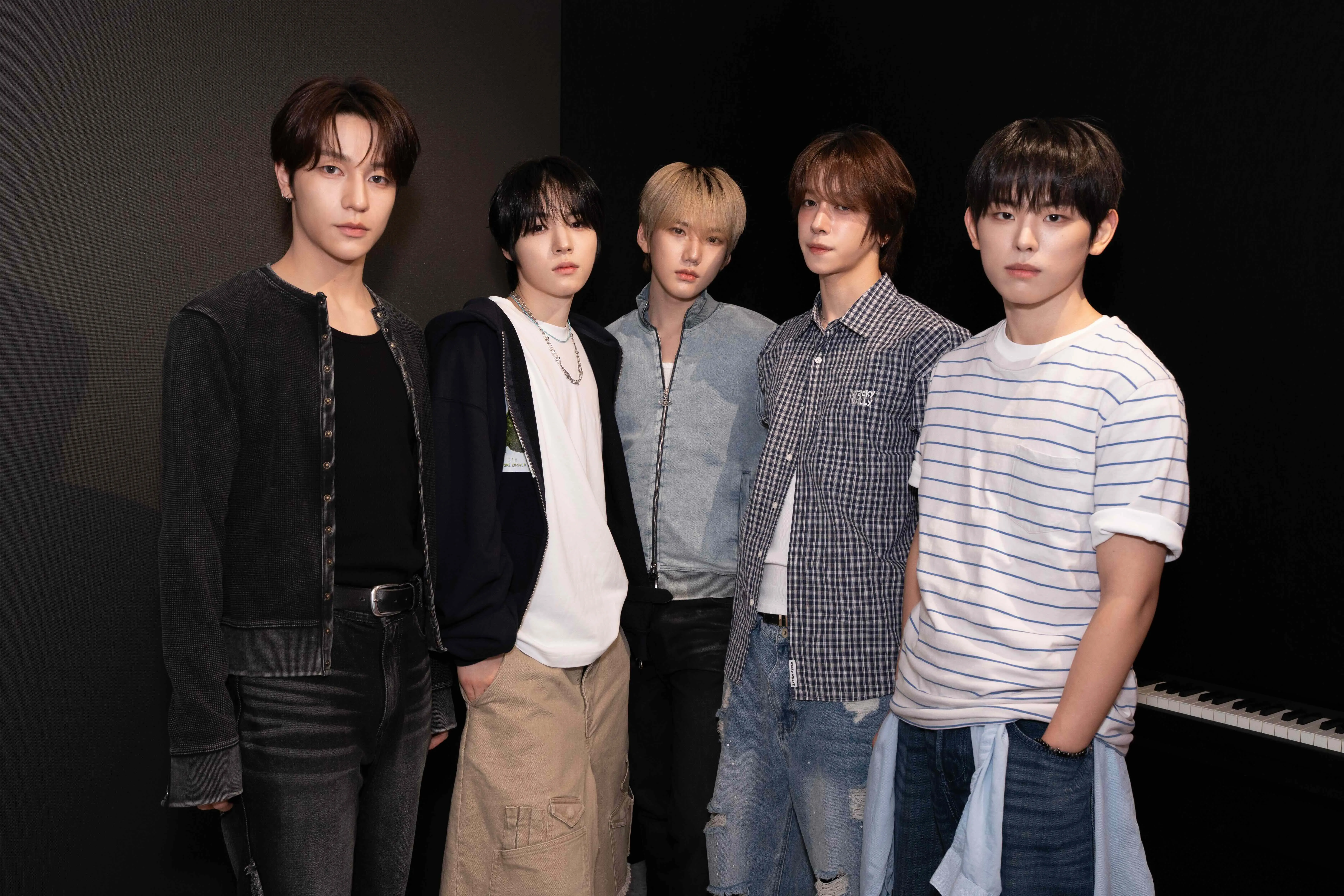 KEYVITUP成員JAEIN(左起)、SENA、HYUNMIN、RUKIA、TAEHW AN。(圖/索尼音樂提供)