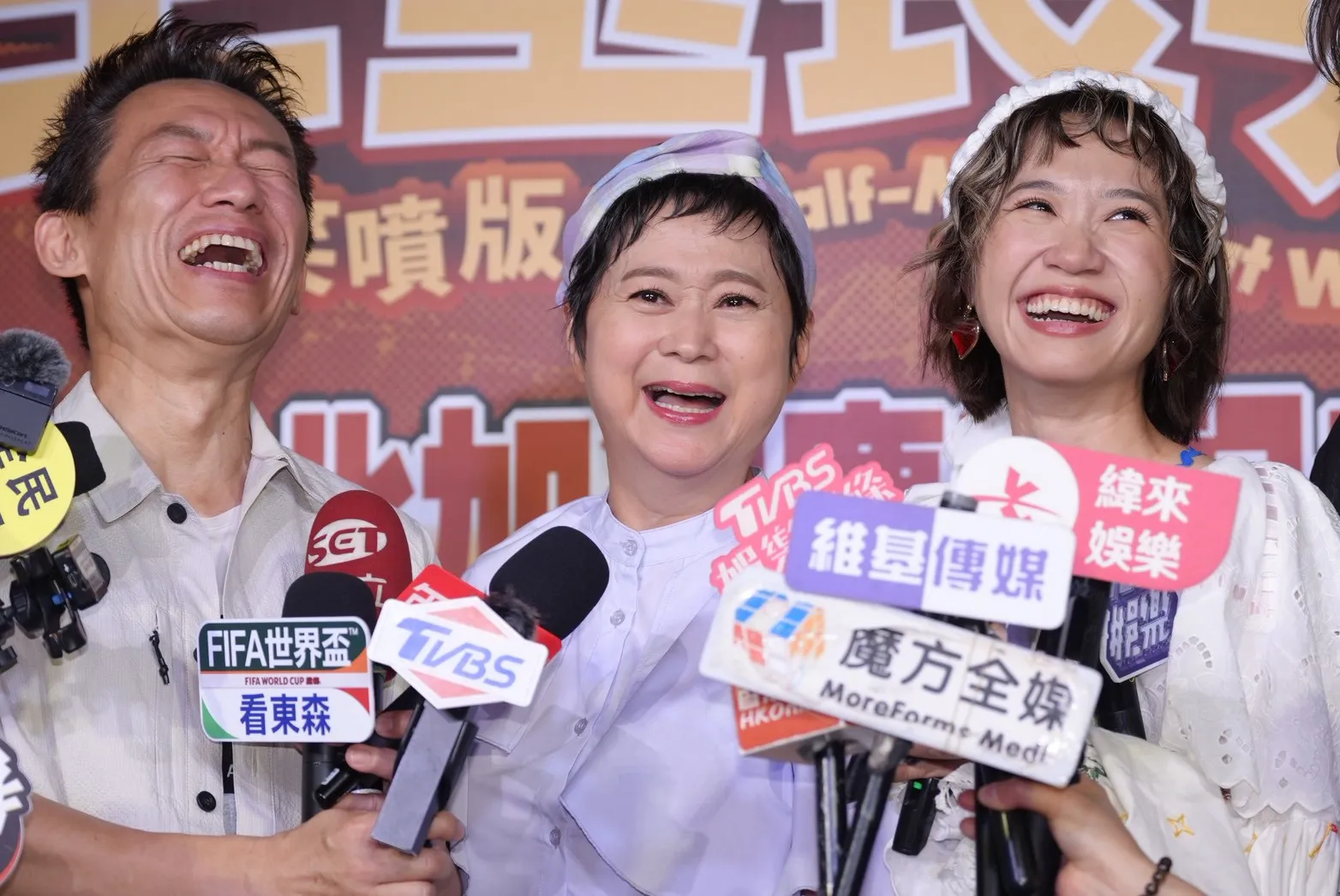 郭子乾(左起)逗得王月、Lulu笑開懷。(圖/記者陳明中攝)