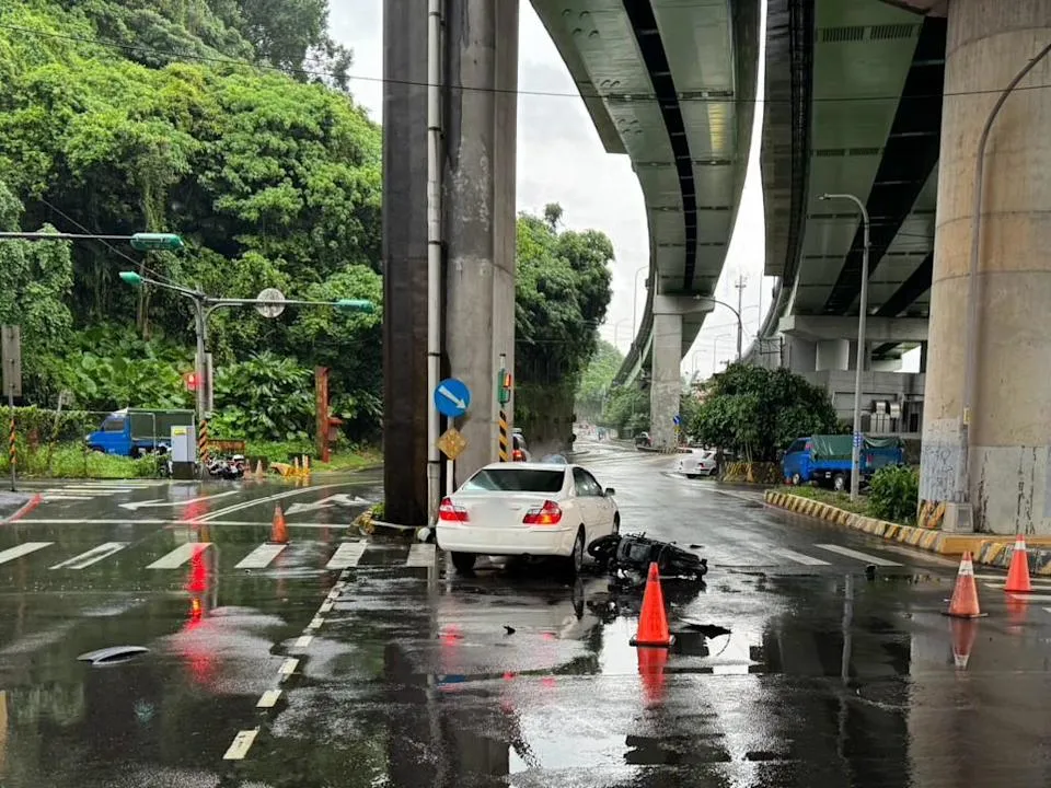 新北汐止一名朱姓男子毒駕，撞死曹姓騎士。（圖／翻攝畫面）