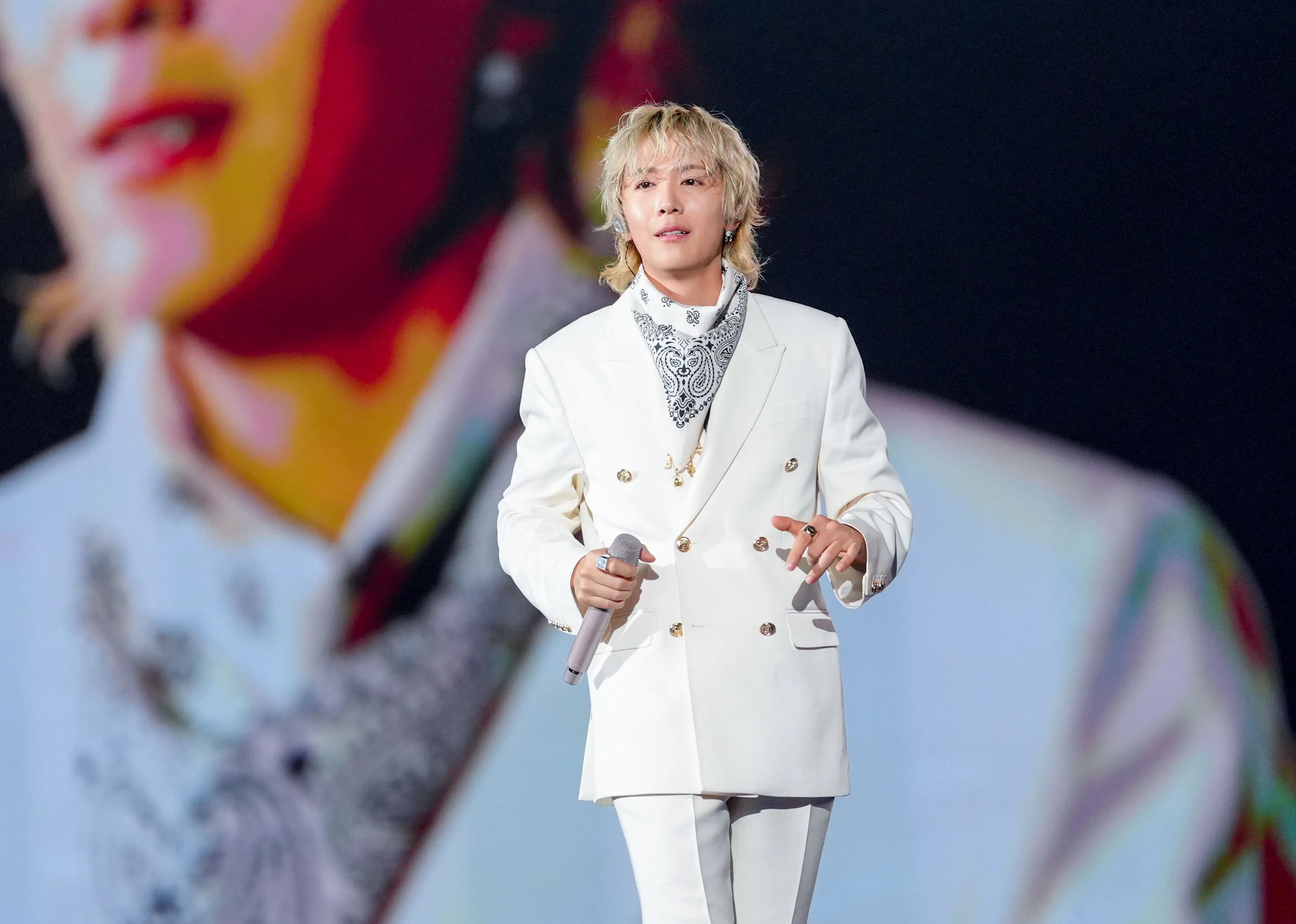 FTISLAND嗨唱〈壞女人〉，全場4萬名粉絲跟著一起大合唱。（圖／讀者提供）