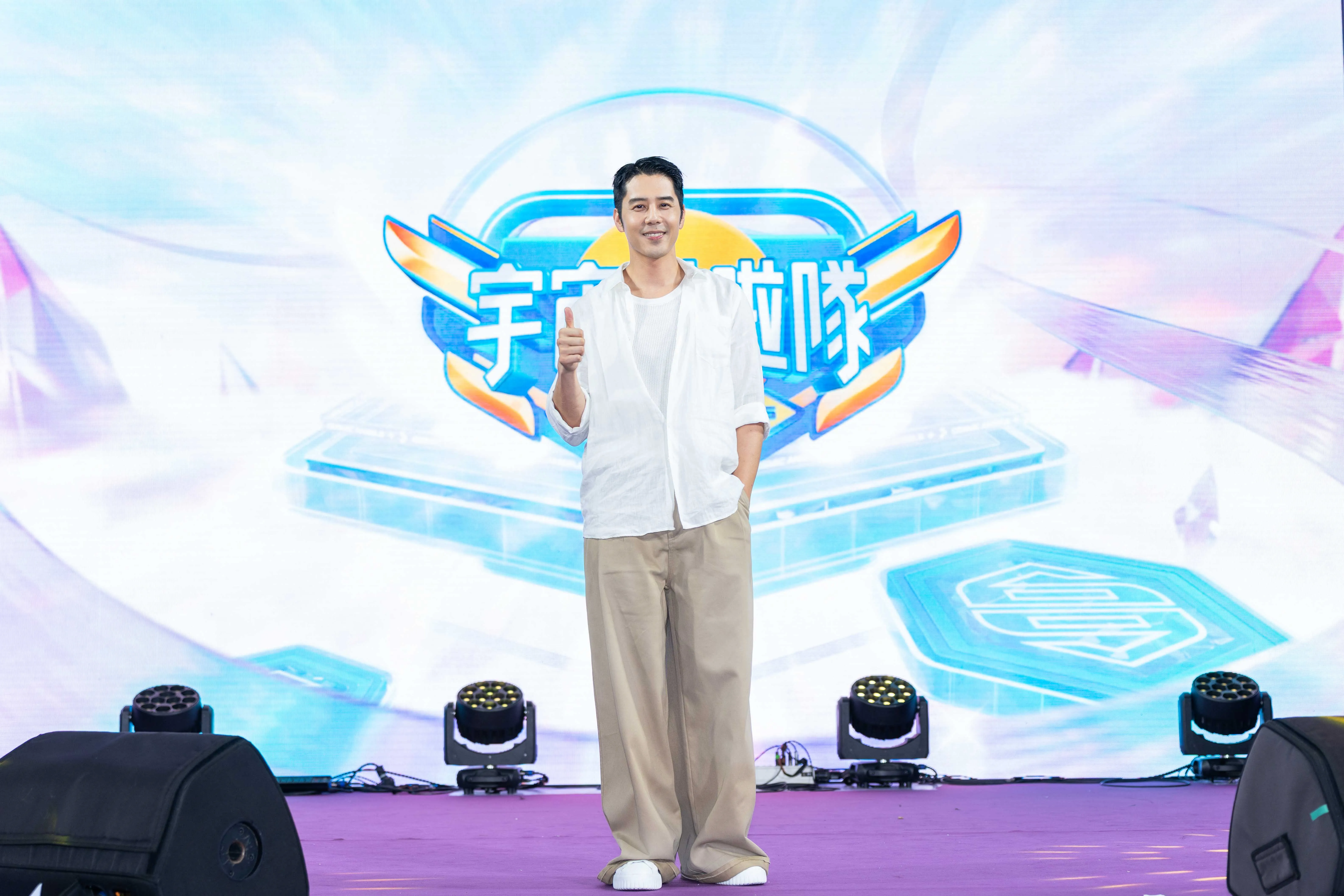 胡宇威梳了油頭，相當帥氣。（圖／緯來電視網提供）