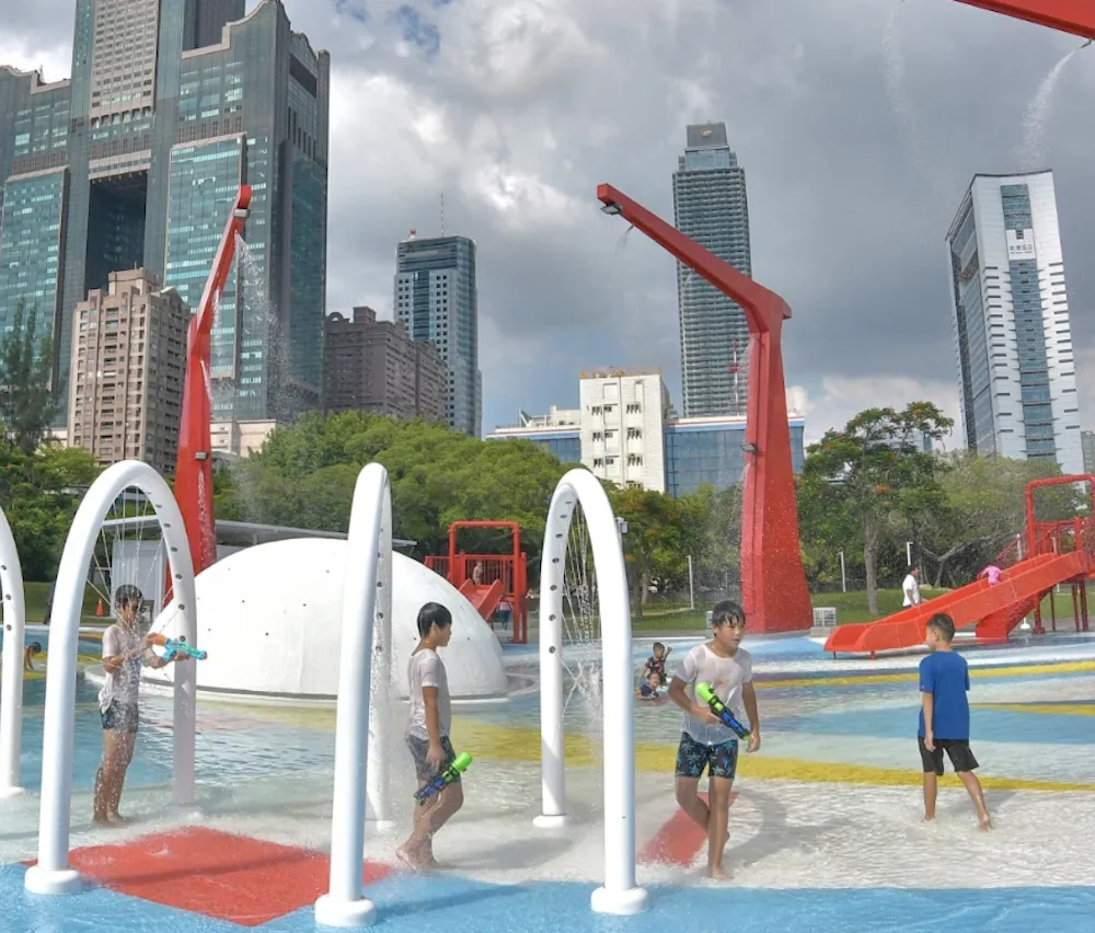 高雄星光水岸公園開放了。(圖/翻攝Facebook)