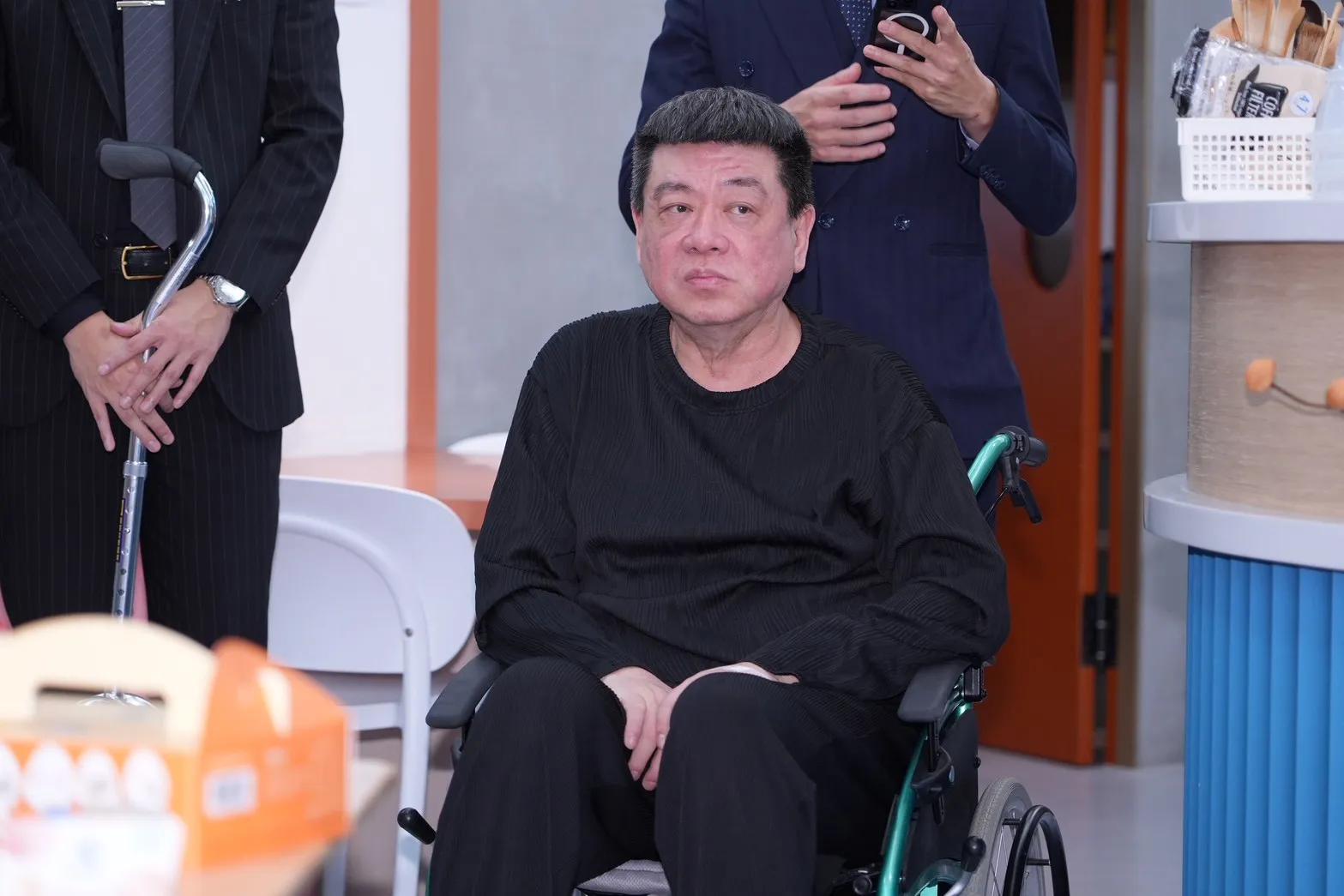 孫德榮靠輪椅行動。（圖／記者許方正攝）