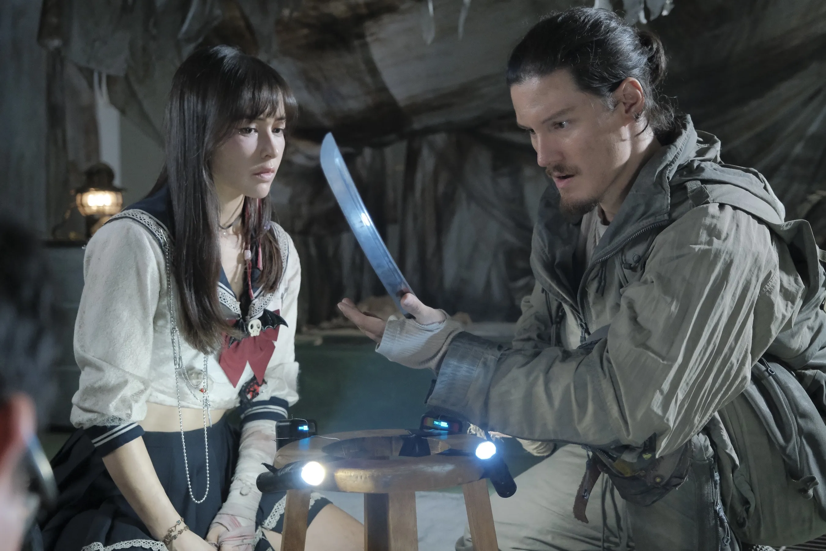 員夏朧則飾演誤入地下城的芭蕾舞者Lily，同樣親自上陣動作戲。（圖／殺戮天使電影提供）
