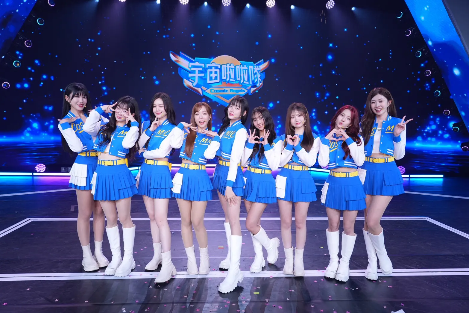 緯來原創《宇宙啦啦隊》艾莉兒(左起)、叩叩、魚肉、靚靚、海莉、Lydia、慢慢、妃妃、紀欣伶以全新女團「W!nky」之名成團出道。(圖/緯來電視網提供)