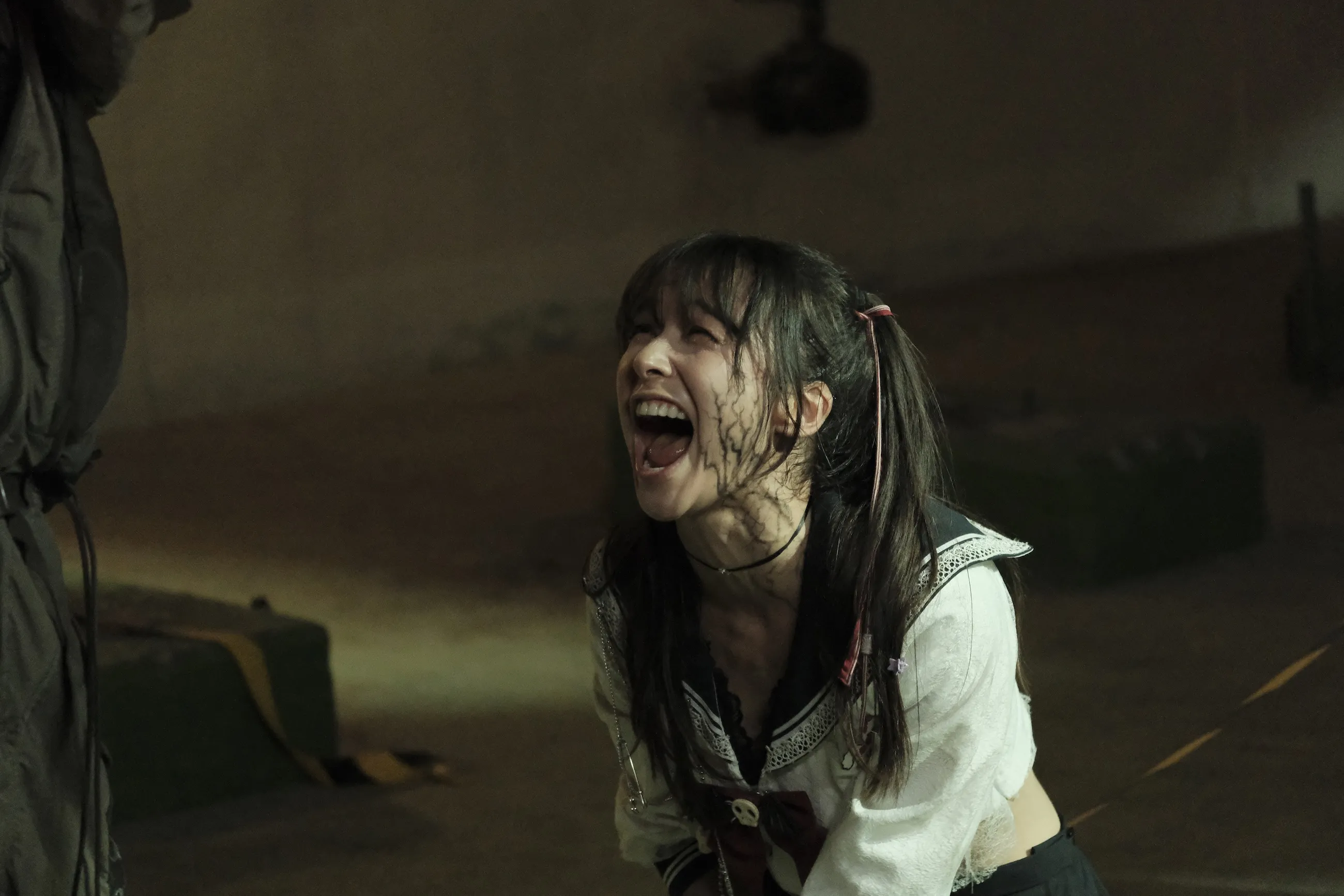 夏朧在《地下城の怪物先生》親自上陣動作場面。（圖／殺戮天使電影提供）
