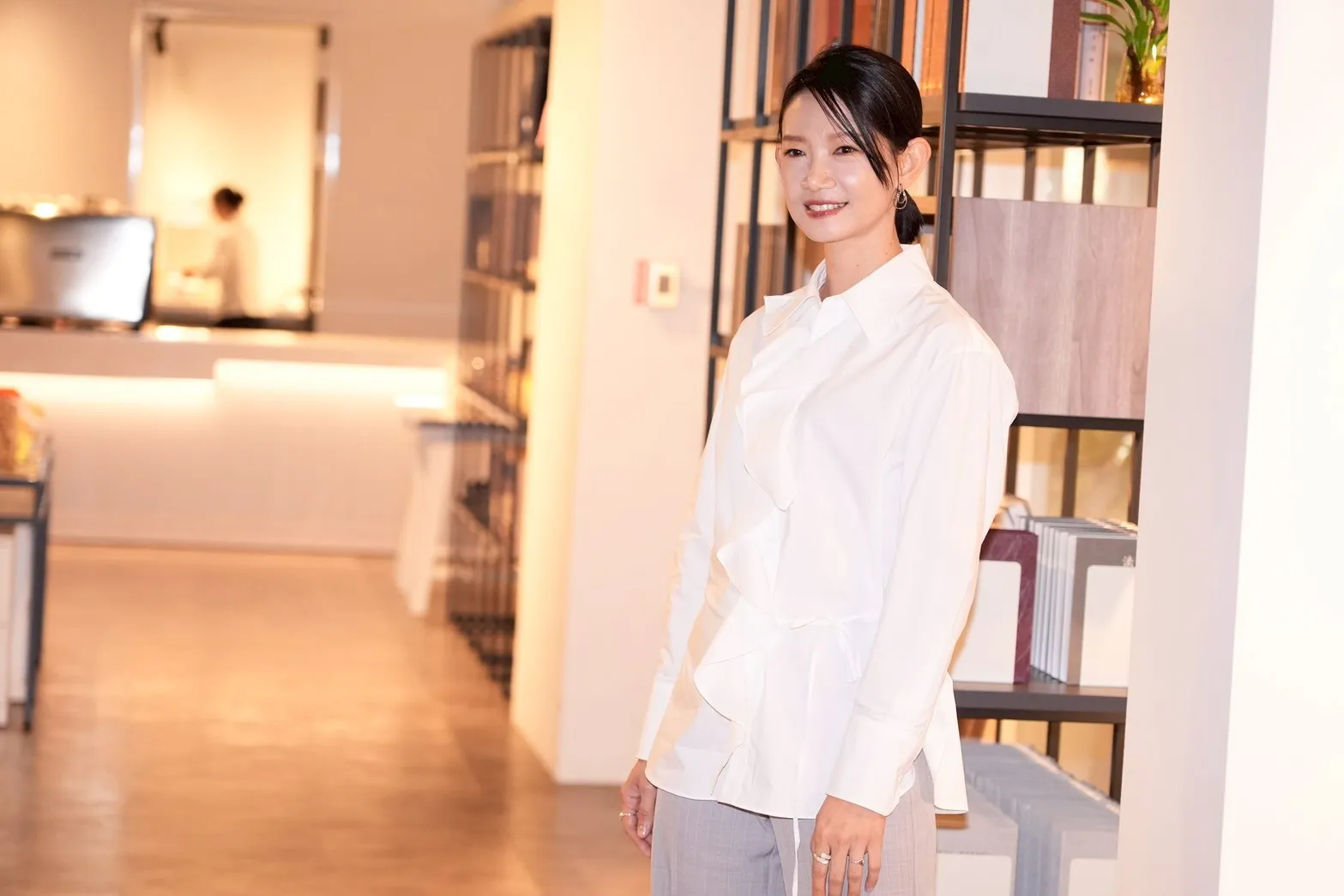 金鐘視后吳奕蓉在新劇中挑戰開朗髮廊老闆娘角色，戲外大方分享自己的遲婚觀與幽默應對長輩催生的神技。（圖／記者許方正攝）