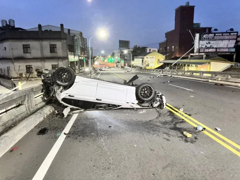 彰化中華路橋4日清晨發生車禍，釀2死悲劇。（圖／警方提供）