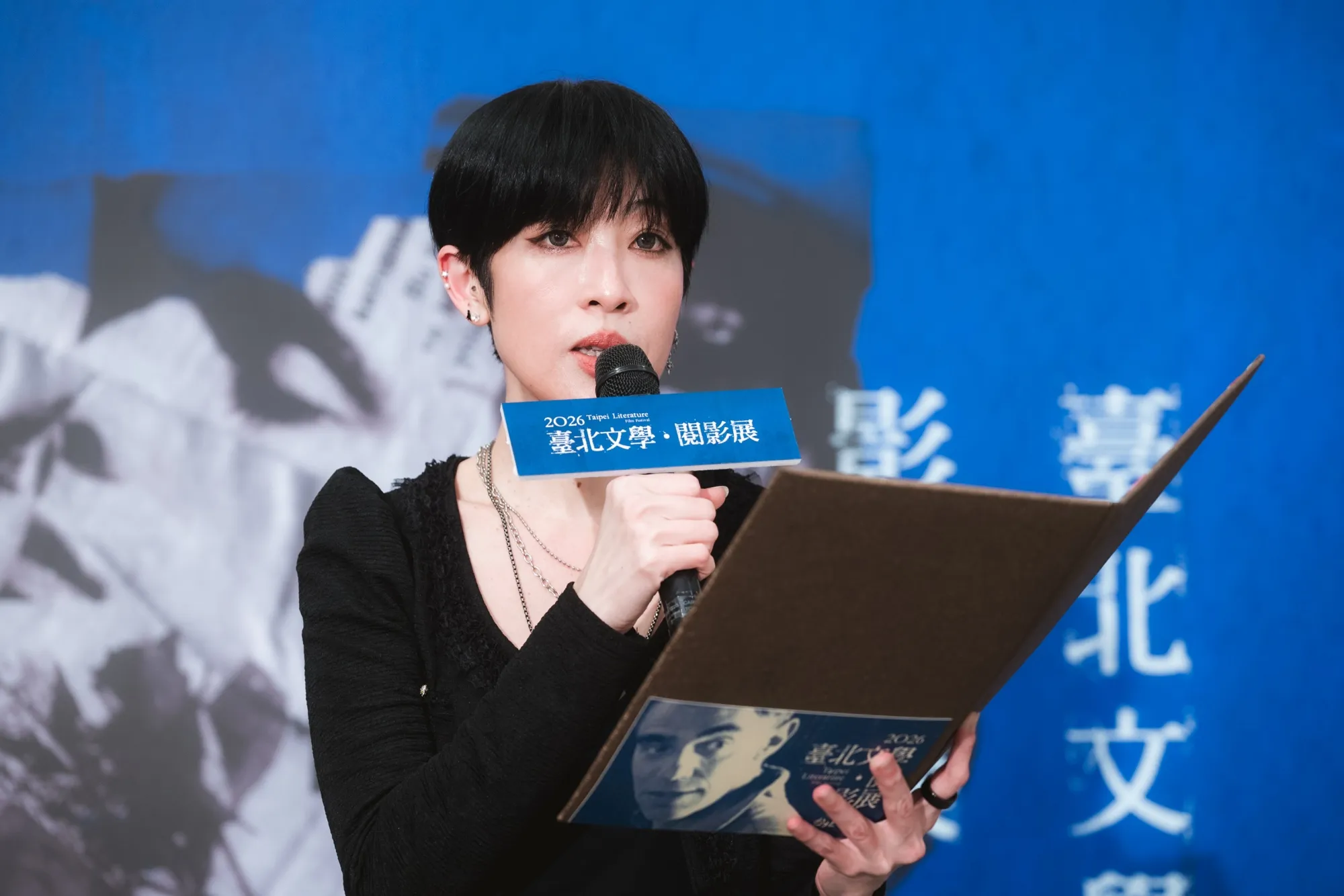 陳珊妮平時熱愛看電影。（圖／臺北文學．閱影展提供）