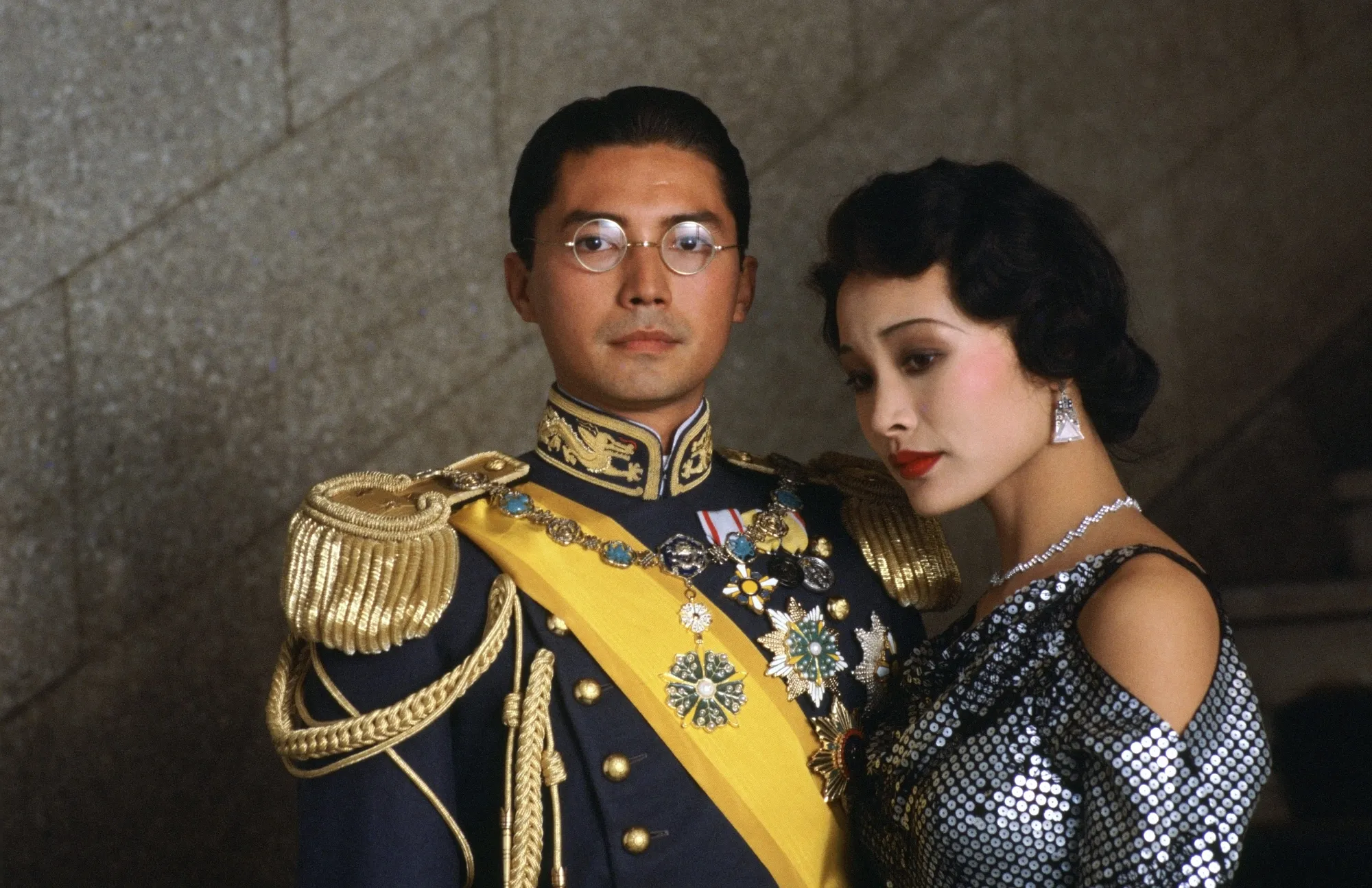《末代皇帝》集結亞洲第一美男尊龍（左）、國際巨星陳沖同台演出。（圖／甲上提供）