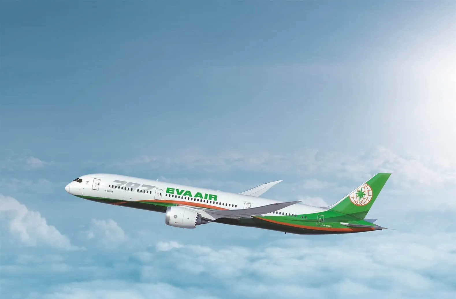 5 月台灣航空市場展現淡季不淡的強勁動能,「航空四雄」華航、長榮、星宇及台灣虎航的單月營收全數寫下歷史同期或單月新高紀錄。(圖/長榮航FB)
