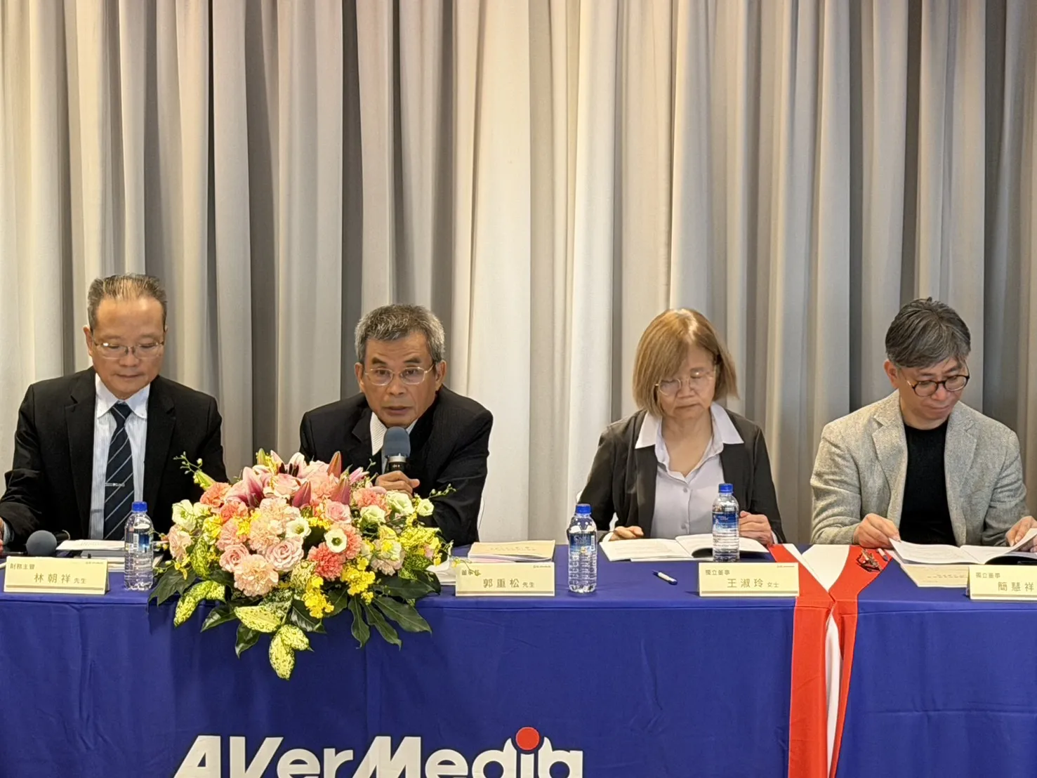 圓剛科技董事長郭重松親自主持股東會。(圖/蔣欣倫攝)