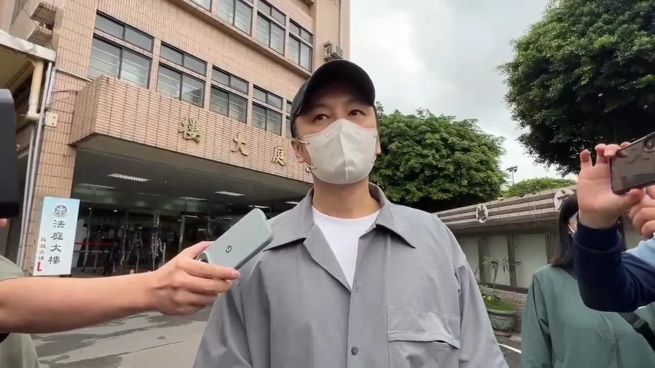 書偉今天到新北地方法院開準備庭。(圖/攝影組)